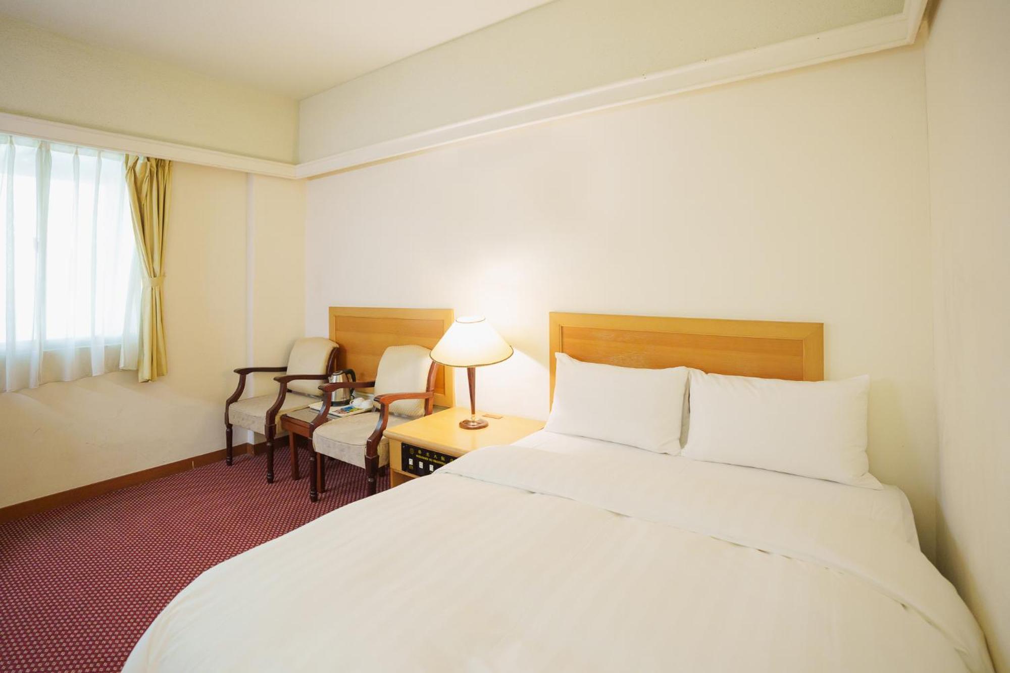 Oriental Hotel Тайнань Экстерьер фото