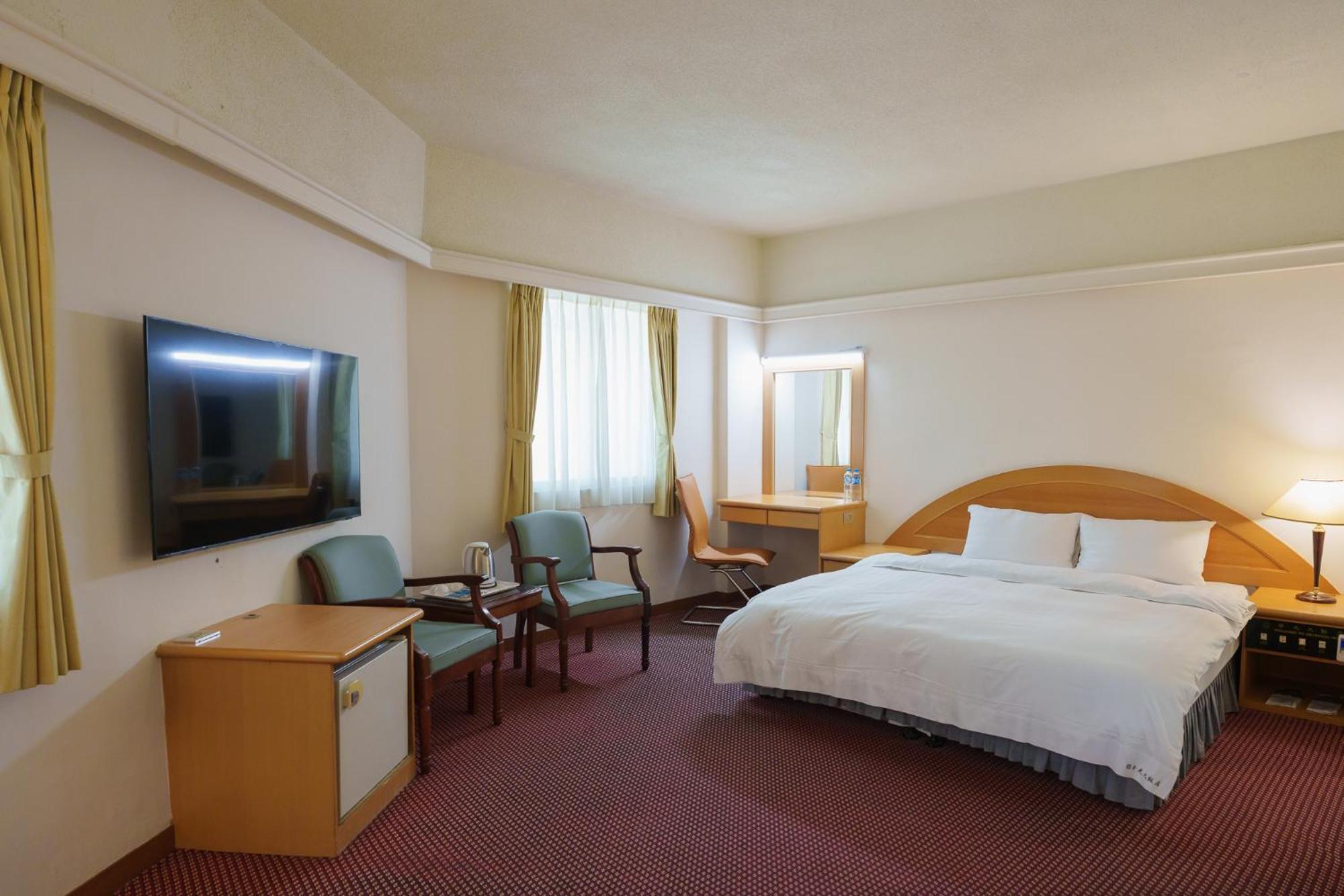 Oriental Hotel Тайнань Экстерьер фото