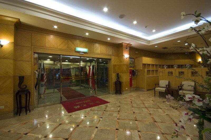 Oriental Hotel Тайнань Экстерьер фото