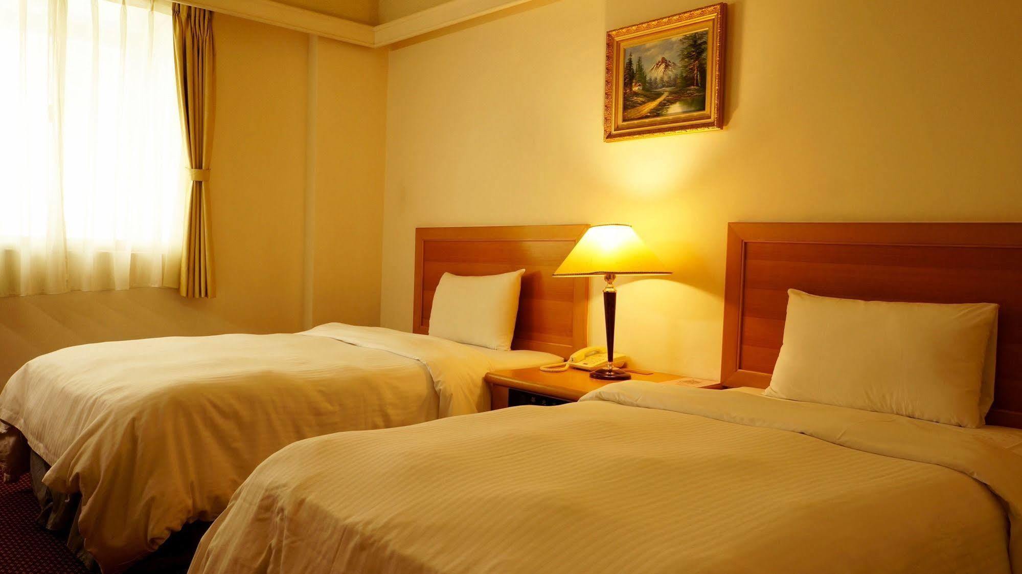 Oriental Hotel Тайнань Экстерьер фото