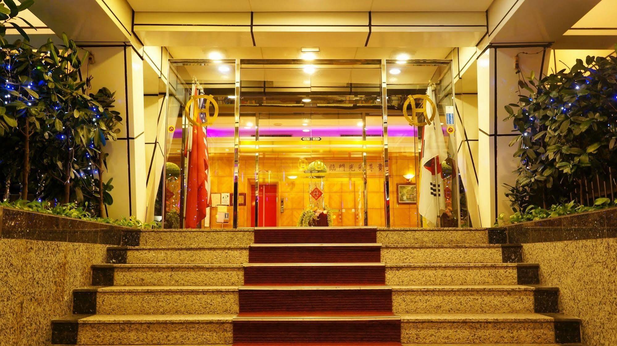 Oriental Hotel Тайнань Экстерьер фото